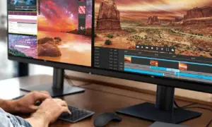 Dwie monitory wyświetlające edycję wideo i krajobraz.