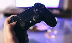 PS4 do monitora: Podłącz i graj! Rozwiąż problemy z obrazem i dźwiękiem.