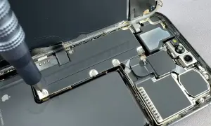 Wymiana baterii iPhone: Kiedy 80% to sygnał SOS? Objawy zużycia