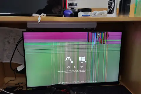 Jak naprawić monitor? Diagnoza, naprawa i kiedy kupić nowy.