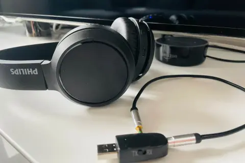 Jak włączyć Bluetooth w TV? Poradnik + transmiter (bez lagów)