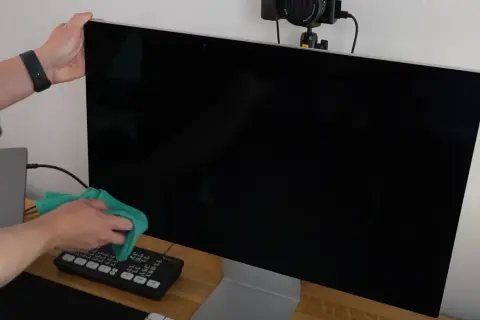 Czym czyścić monitor? Bezpieczny poradnik krok po kroku