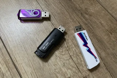 Pendrive czy dysk zewnętrzny? Co wybrać, by nie żałować w 2026?