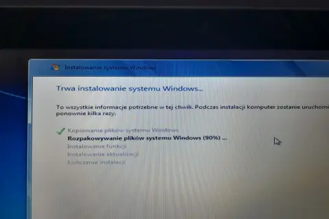 Windows 7 z USB w 2026: Instalacja? Poznaj ryzyka i rozwiązania!