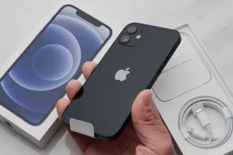 Jak wyłączyć iPhone 12? Szybki poradnik + twardy reset!