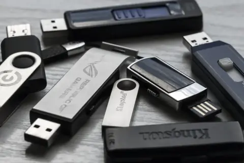 Jak zrobić bootowalny pendrive Windows 7? Poradnik i ostrzeżenie