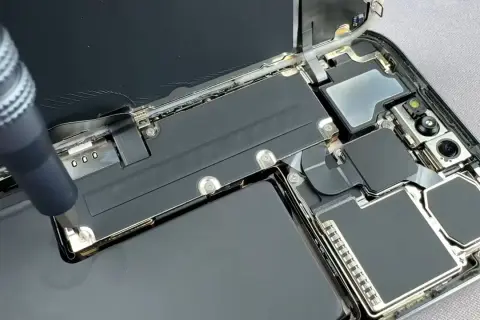 Wymiana baterii iPhone: Kiedy 80% to sygnał SOS? Objawy zużycia