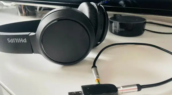Jak włączyć Bluetooth w TV? Poradnik + transmiter (bez lagów)