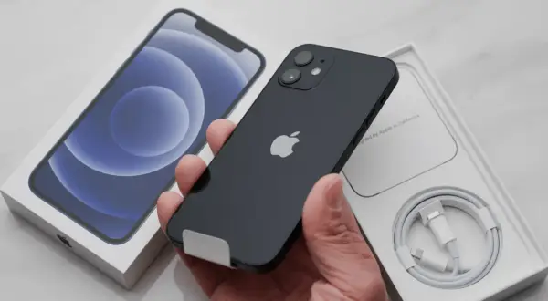 Jak wyłączyć iPhone 12? Szybki poradnik + twardy reset!
