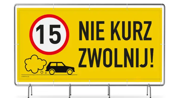 Żółty baner z napisem "NIE KURZ ZWOLNIJ!" i znakiem ograniczenia prędkości 15.