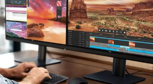 Dwie monitory wyświetlające edycję wideo i krajobraz.