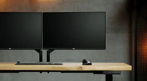 Jaki uchwyt do monitora? Wybierz idealny i odzyskaj biurko!