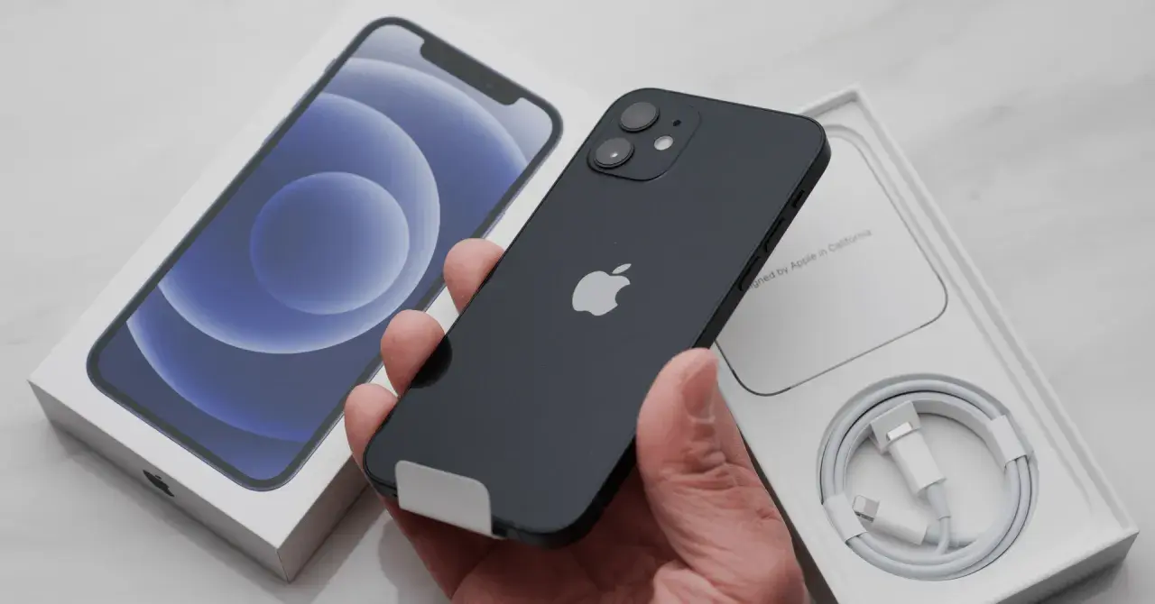 Jak wyłączyć iPhone 12? Szybki poradnik + twardy reset!