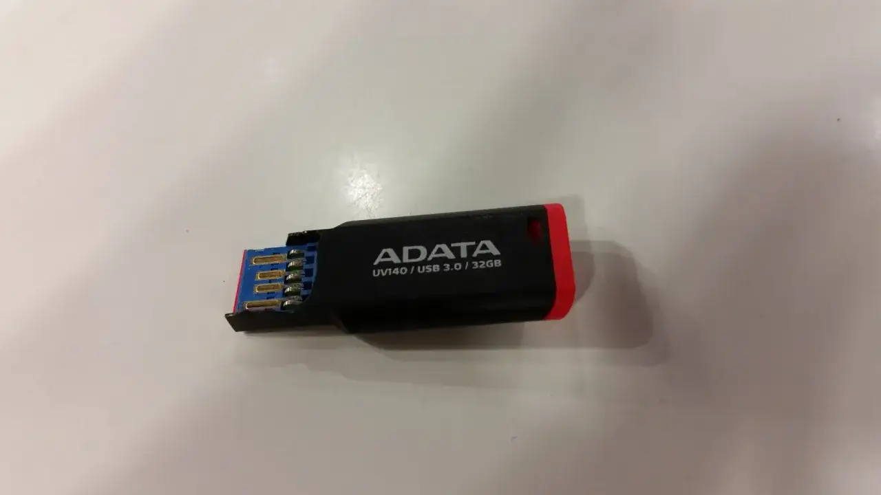Komputer z portami USB 2.0 i USB 3.0