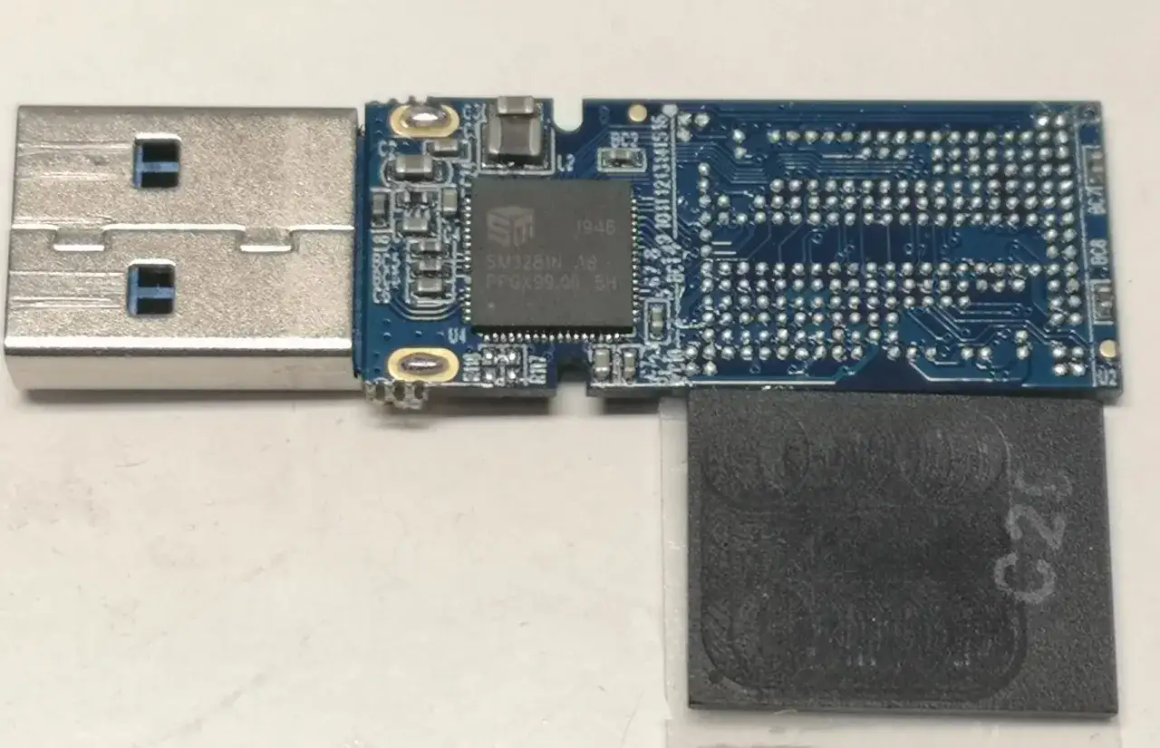 Wnętrze pendrive'a schemat